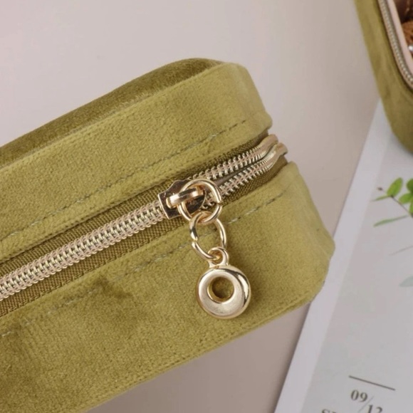 ✨New Velvet Green Jewelry Box - Picture 4 of 5